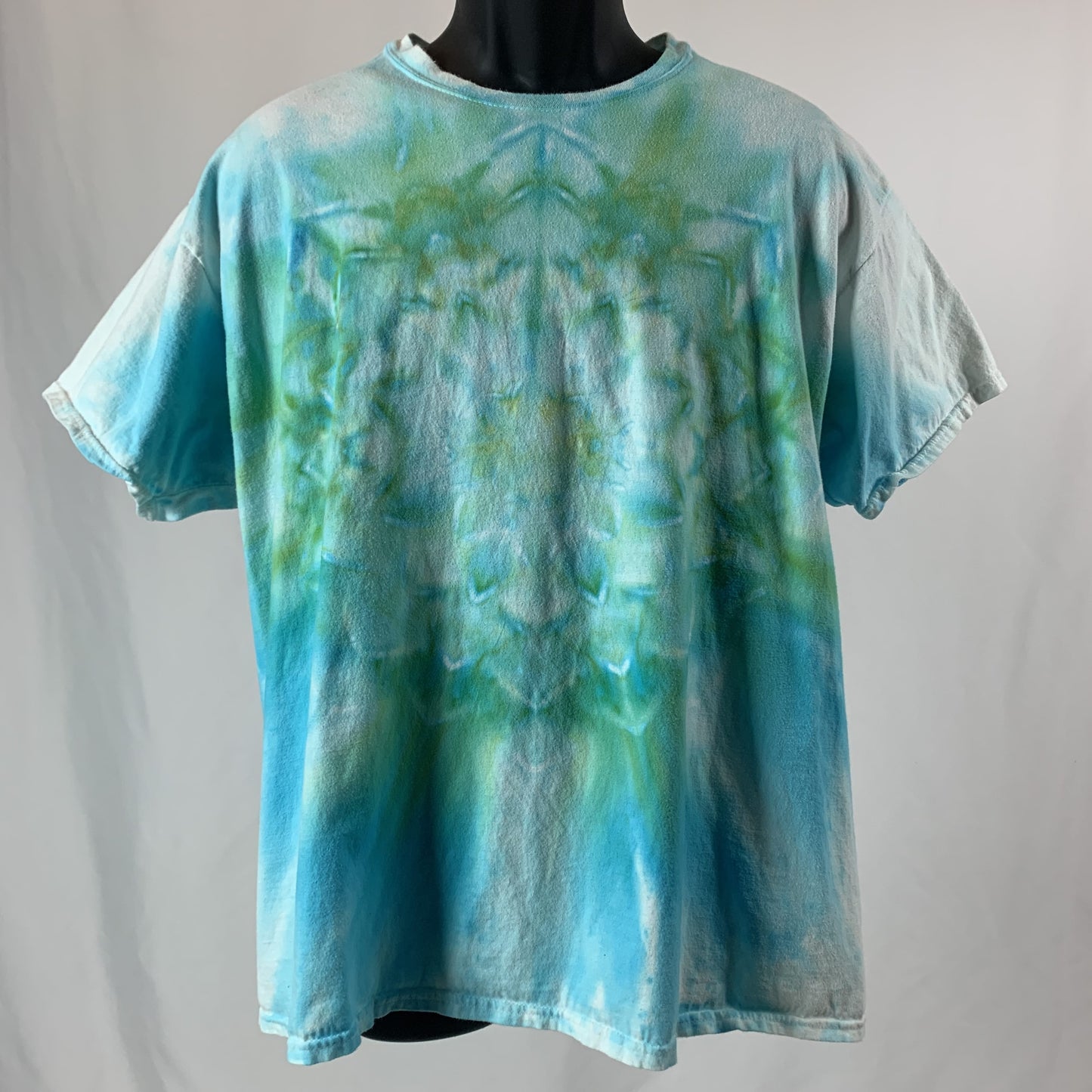 Ocean Heart Mandala | T-shirt | 46+" chest